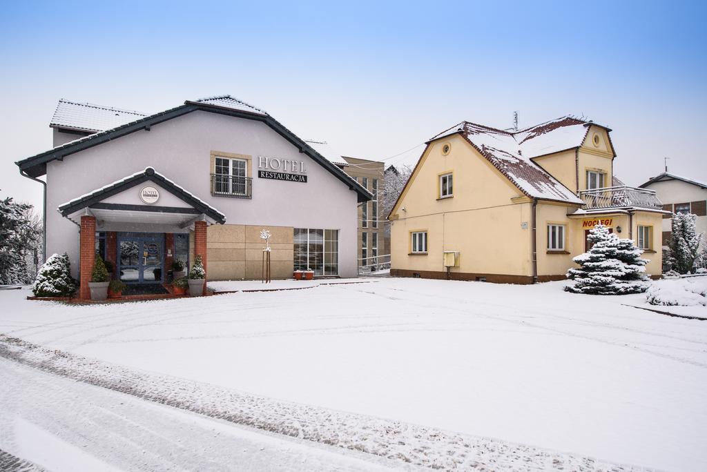 Hotel Nowy Dwor Trzebnica Exterior photo